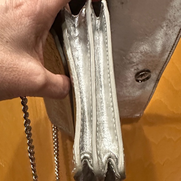 Alexander McQueen silver leather clutch bag with a chain strap-COA included - Picture 9 of 15